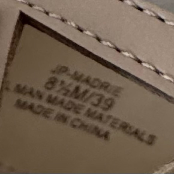 Jessica Simpson Maddie Beige with Gold Studs Slide Sandals / Size 9 / NWOB - Picture 12 of 12